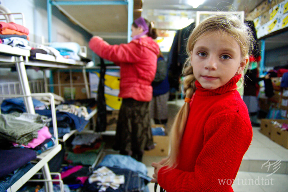 Girl in clothing chamber of wortundtat in the Republic of Moldova Social-affairs