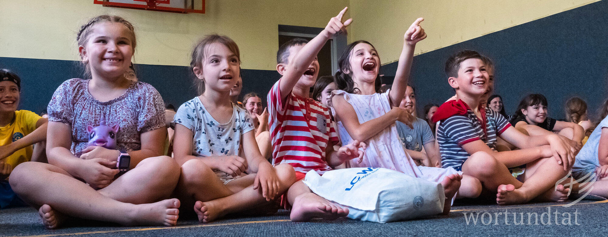 strahlende und lachende Kinder beim Feriencamp in Vulcanesti Republik Moldau